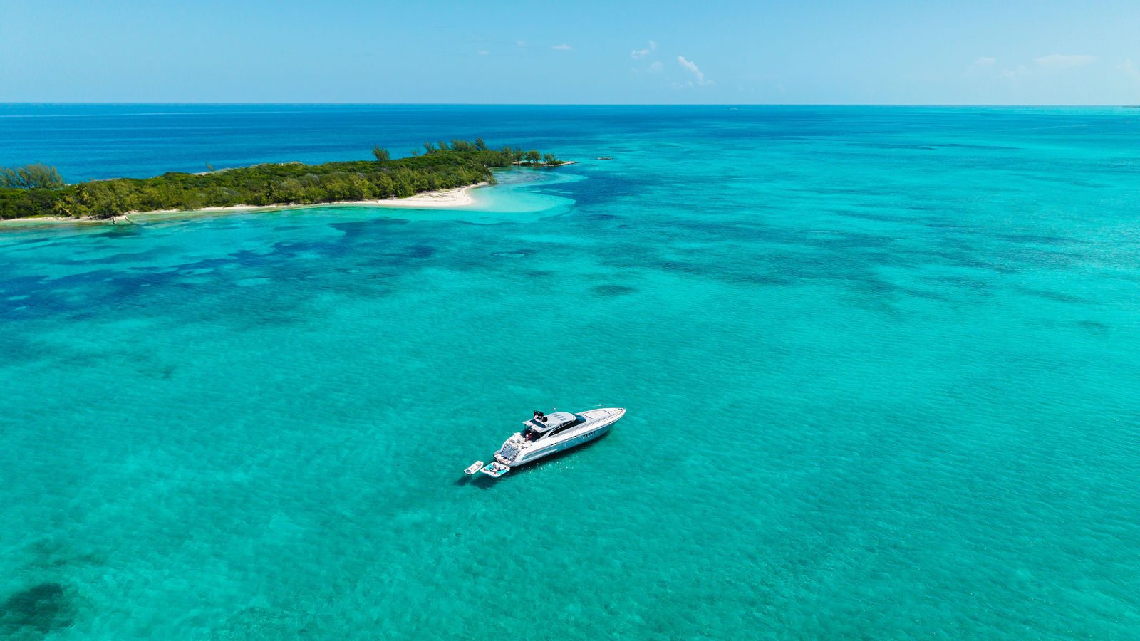 KayDee Mangusta 80 private yacht charter at full speed in Nassau Bahamas