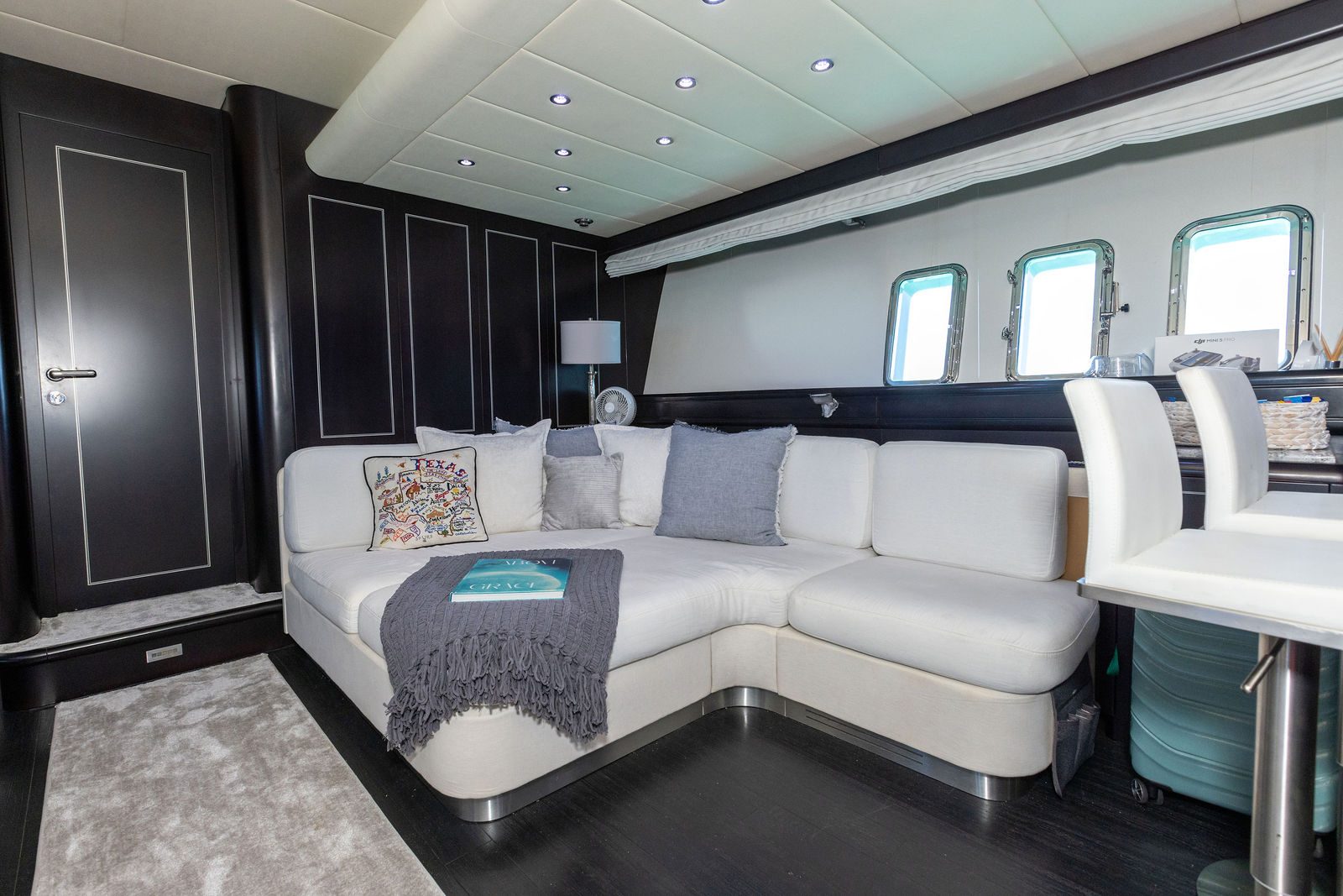 KayDee Mangusta 80 full-beam lower salon luxury interior